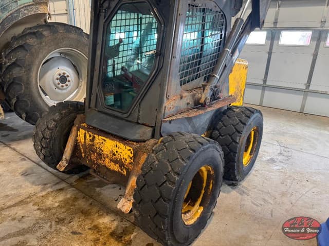 Image of New Holland L175 equipment image 3