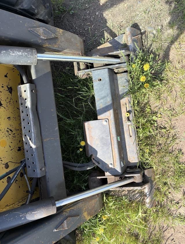 Image of New Holland L180 equipment image 2