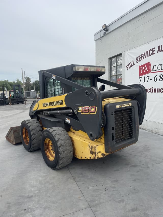 Image of New Holland L180 equipment image 3