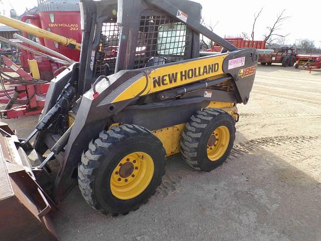 Image of New Holland L185 equipment image 4