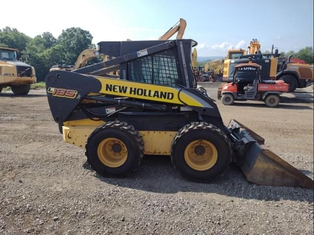 Image of New Holland L185 equipment image 2
