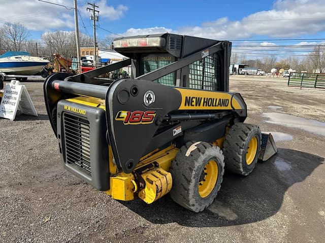 Image of New Holland L185 equipment image 4