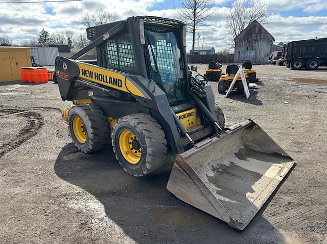 Image of New Holland L185 equipment image 2
