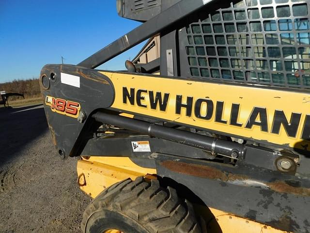 Image of New Holland L185 equipment image 3