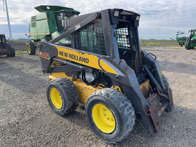 Image of New Holland L185 equipment image 1
