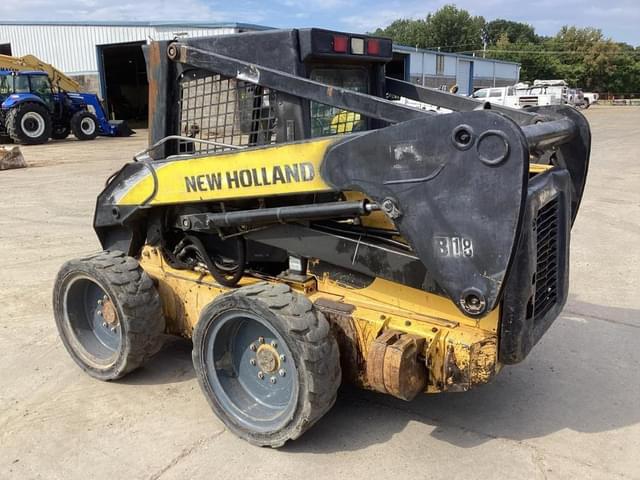 Image of New Holland L185 equipment image 2