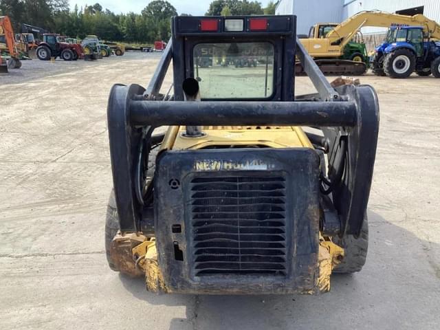 Image of New Holland L185 equipment image 4