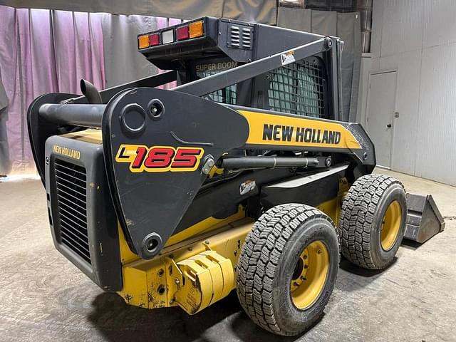 Image of New Holland L185 equipment image 4