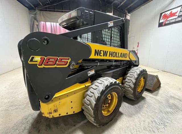 Image of New Holland L185 equipment image 4