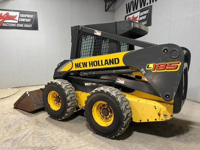 Image of New Holland L185 equipment image 2