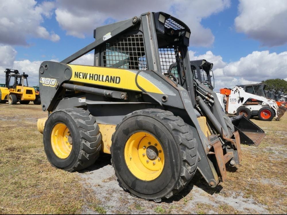 New Holland L190 Equipment Image0