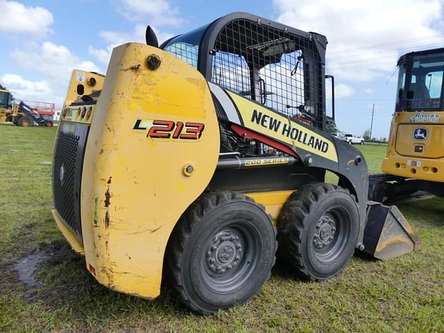 Image of New Holland L213 equipment image 3