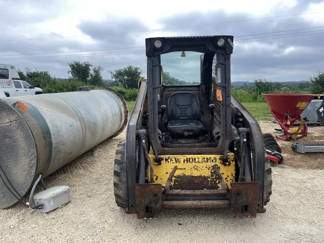 Image of New Holland L215 equipment image 1