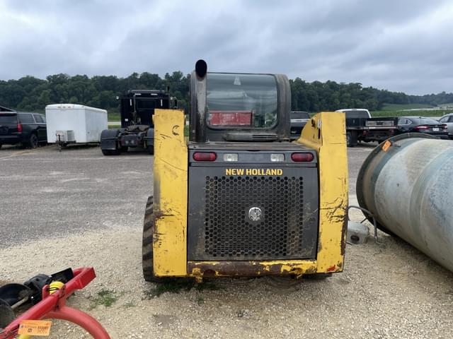 Image of New Holland L215 equipment image 4