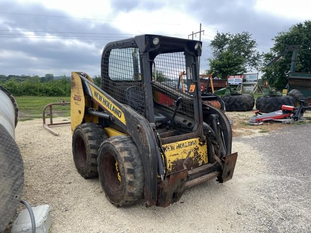 Image of New Holland L215 equipment image 2