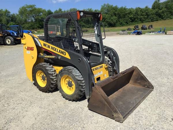 Main image New Holland L216