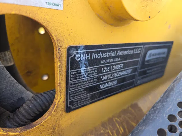 Image of New Holland L216 equipment image 4