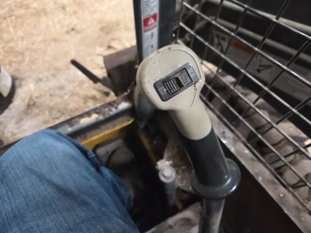 Image of New Holland L216 equipment image 2