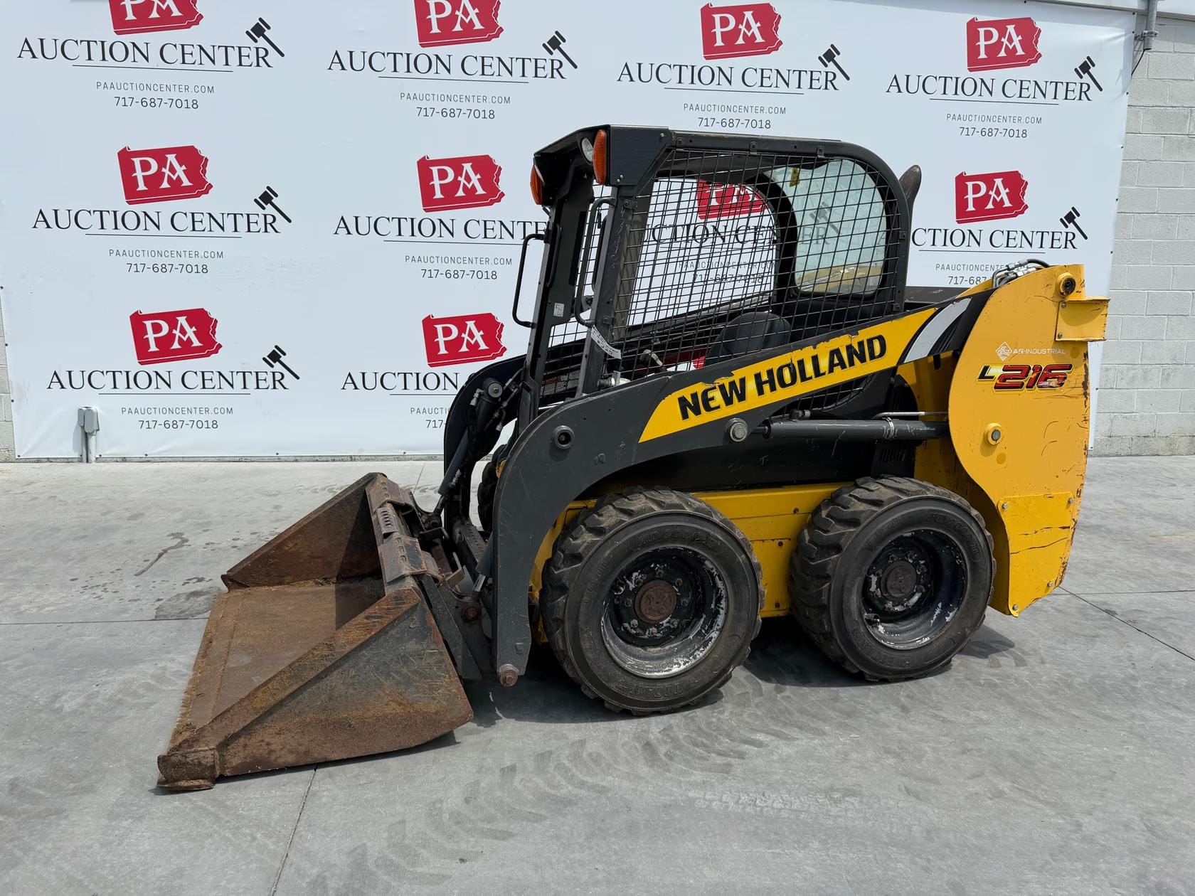 New Holland L216 Equipment Image0