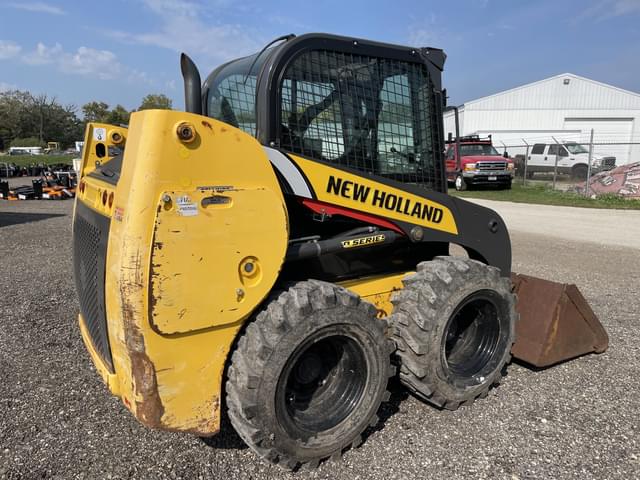 Image of New Holland L216 equipment image 4