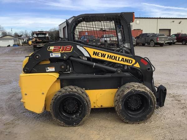 Image of New Holland L218 equipment image 2