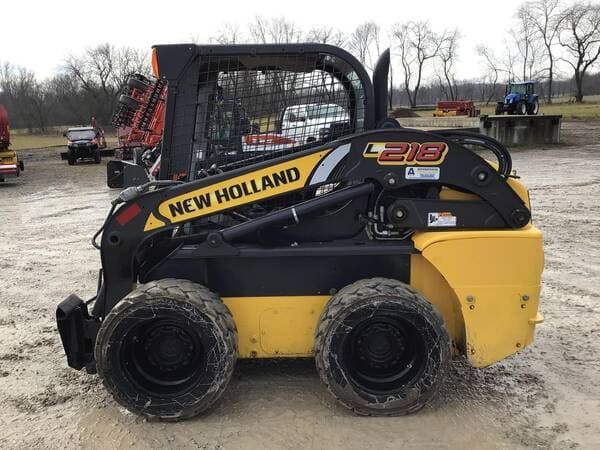 Image of New Holland L218 equipment image 3
