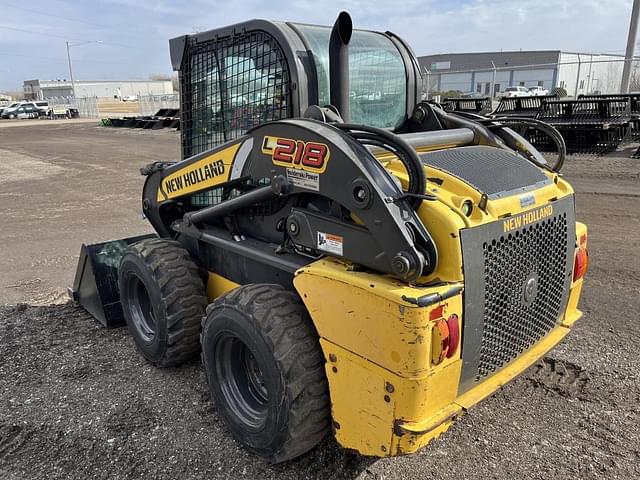 Image of New Holland L218 equipment image 3