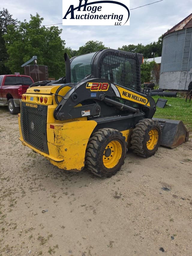 Image of New Holland L218 equipment image 2