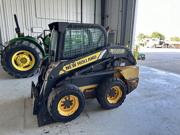 Main image New Holland L220