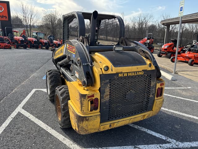 Image of New Holland L220 equipment image 2