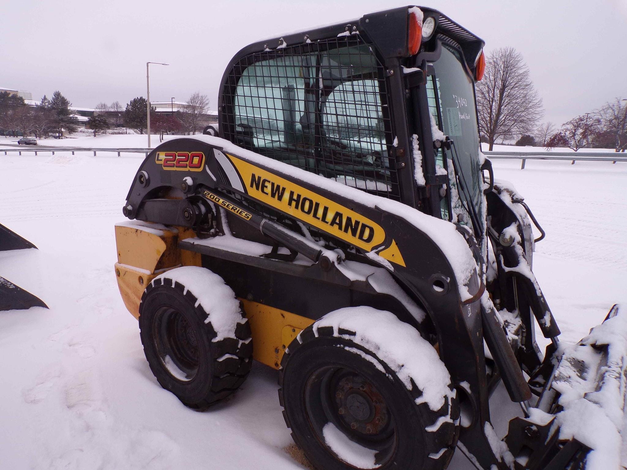 New Holland L220 Equipment Image0