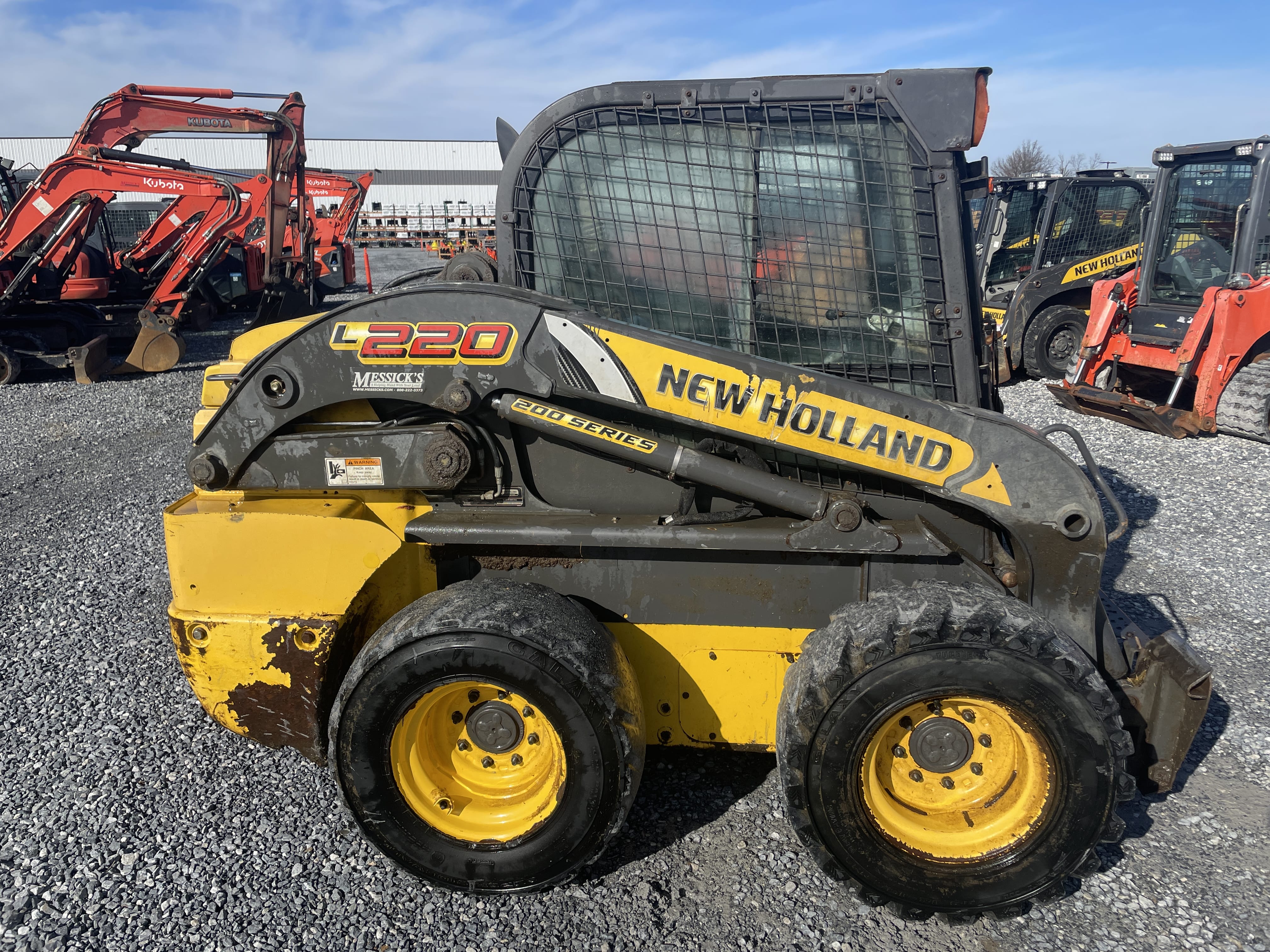 New Holland L220 Equipment Image0