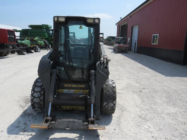 Image of New Holland L220 equipment image 2