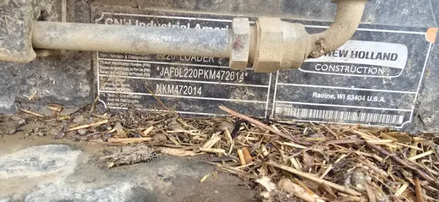 Image of New Holland L220 equipment image 1