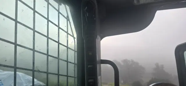 Image of New Holland L220 equipment image 4