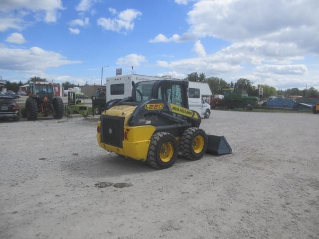 Image of New Holland L220 equipment image 4