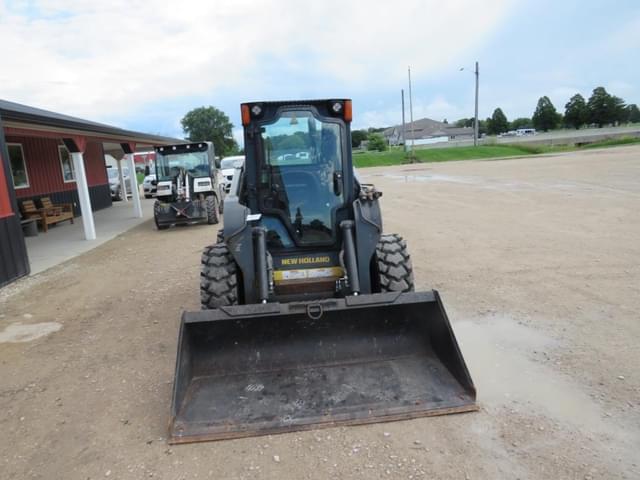 Image of New Holland L220 equipment image 1