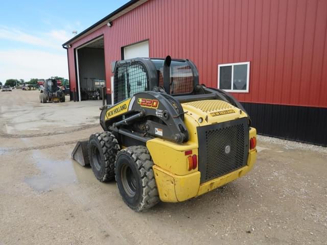 Image of New Holland L220 equipment image 4