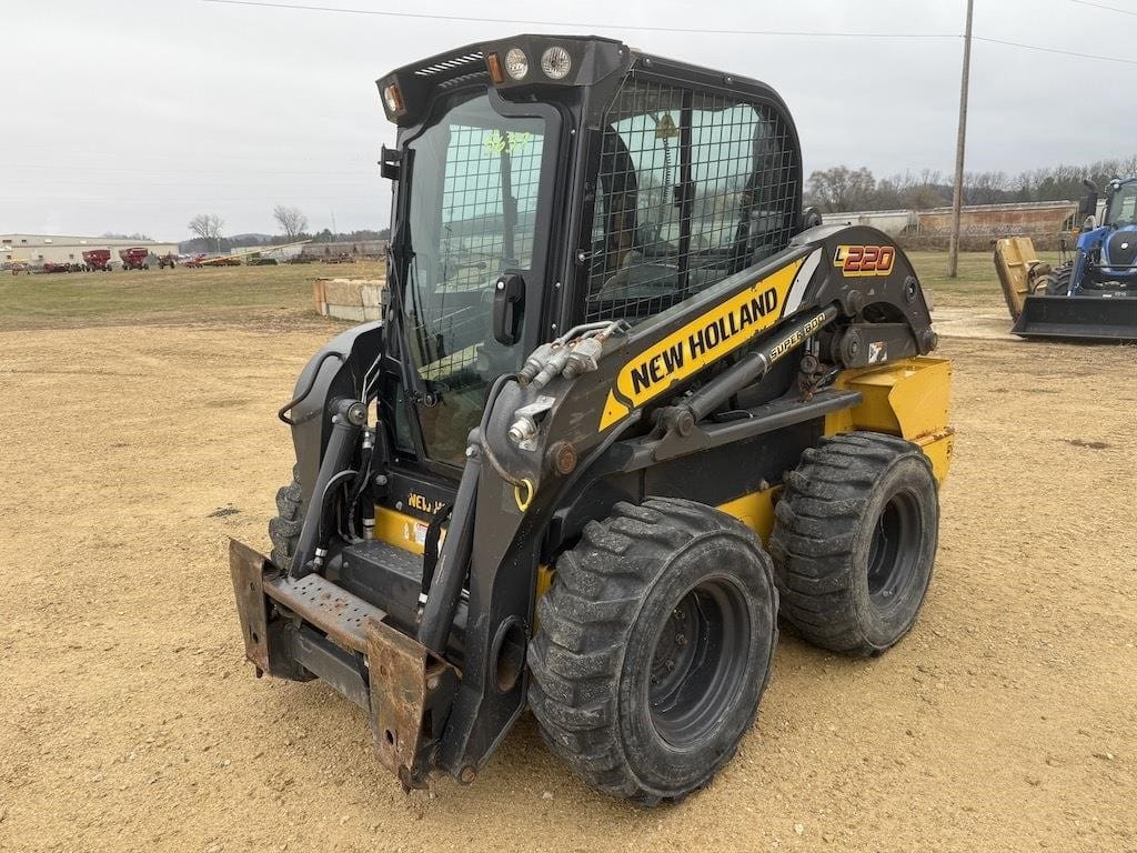 New Holland L220 Equipment Image0