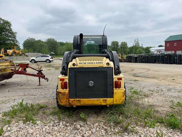 Image of New Holland L220 equipment image 4