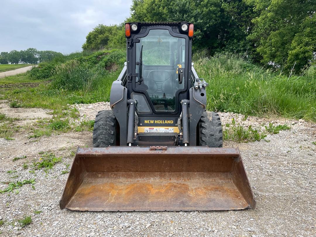 Image of New Holland L220 Primary image