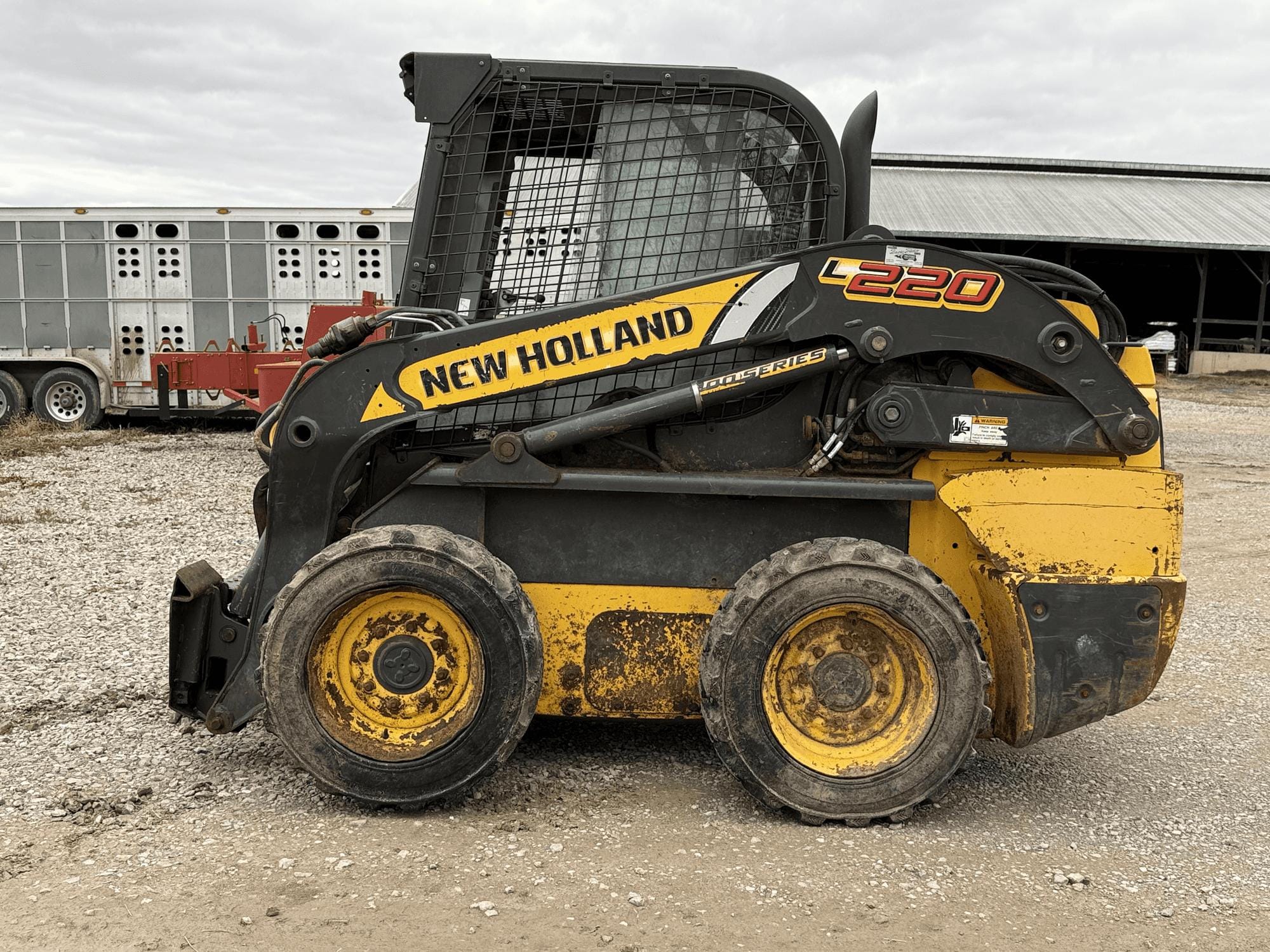 New Holland L220 Equipment Image0