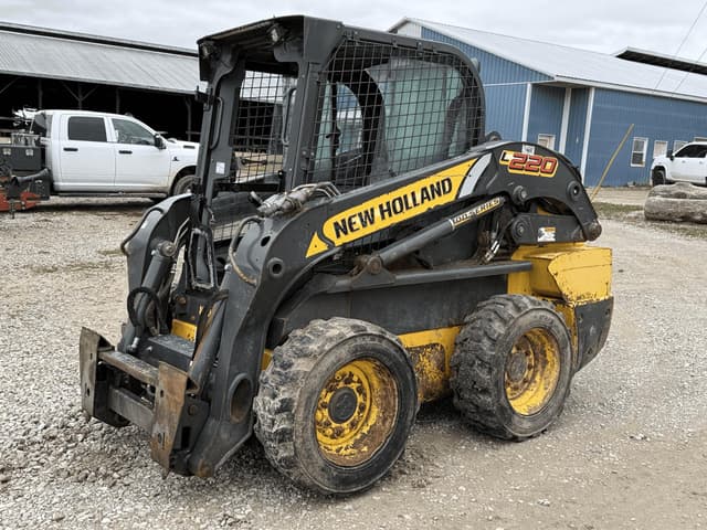 Image of New Holland L220 equipment image 1