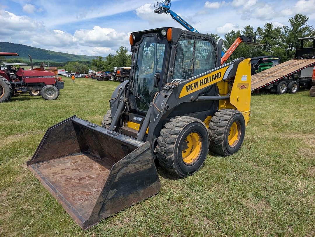 Image of New Holland L221 Primary image