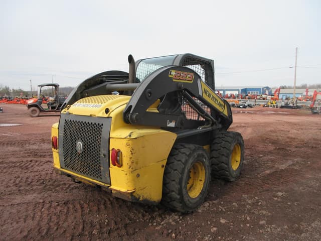 Image of New Holland L223 equipment image 4
