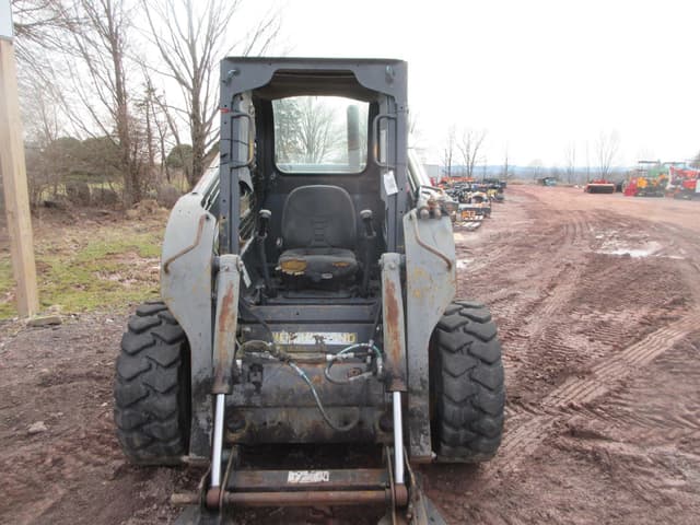 Image of New Holland L223 equipment image 2