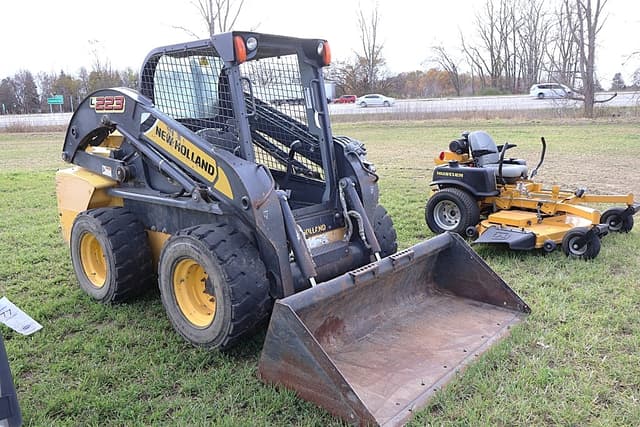 Image of New Holland L223 equipment image 1