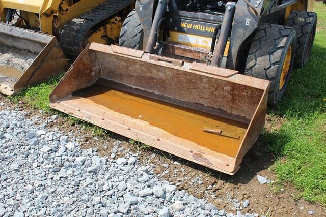 Image of New Holland L225 equipment image 1