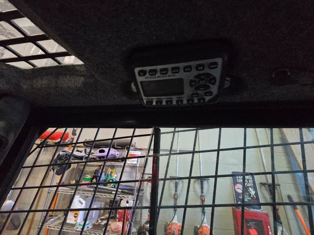 Image of New Holland L225 equipment image 2