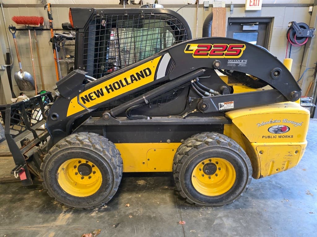Image of New Holland L225 Primary image